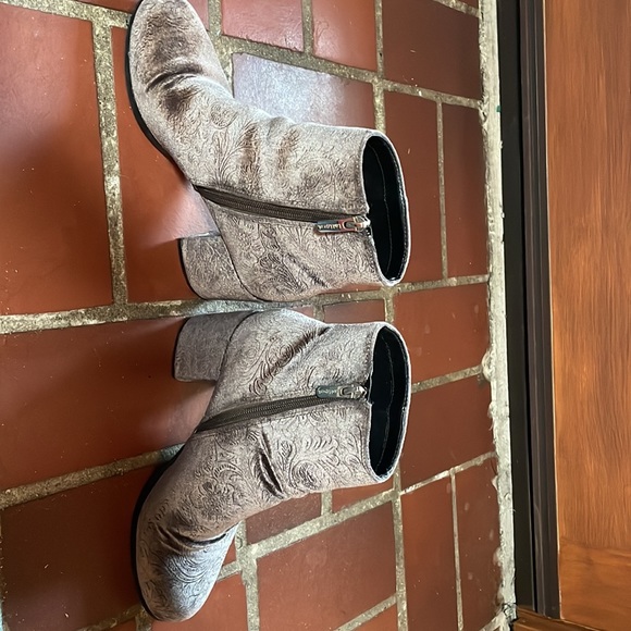 Velvet booties - Picture 2 of 4